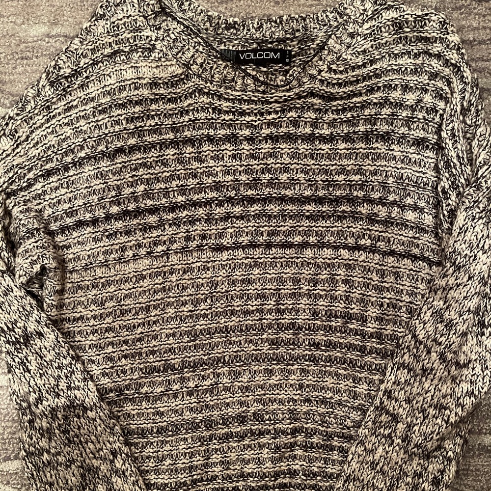 Volume sweater